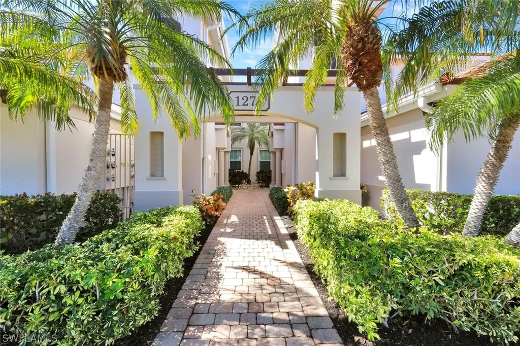 1277 Rialto Way Naples FL 34114