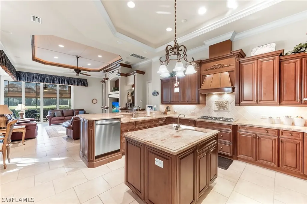 7615 Palmer Court Naples FL 34113