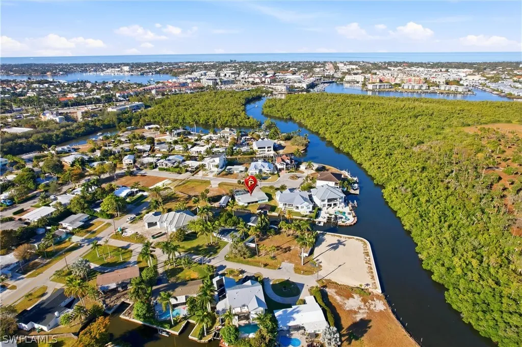 1159 Holiday Lane E Naples FL 34104