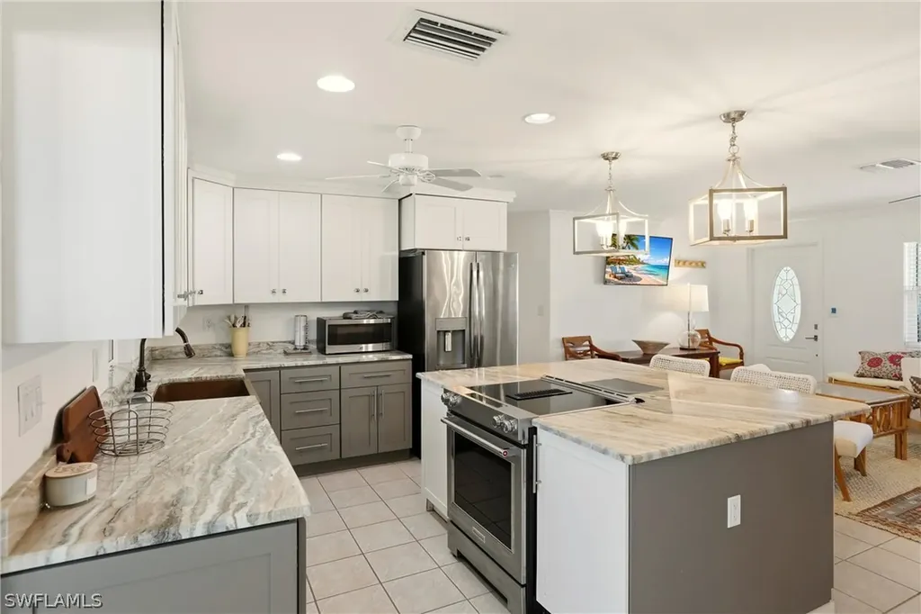 1159 Holiday Lane E Naples FL 34104