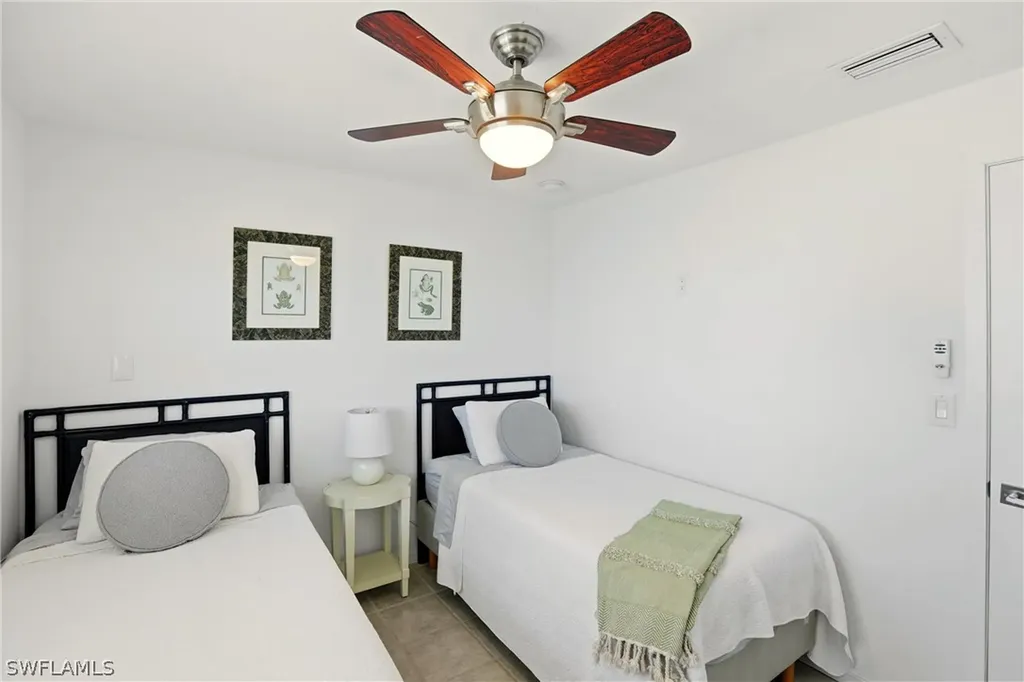 1159 Holiday Lane E Naples FL 34104