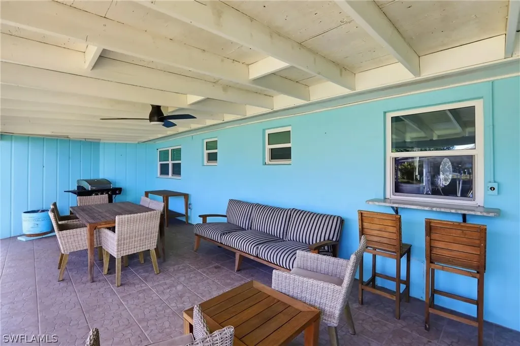 1159 Holiday Lane E Naples FL 34104