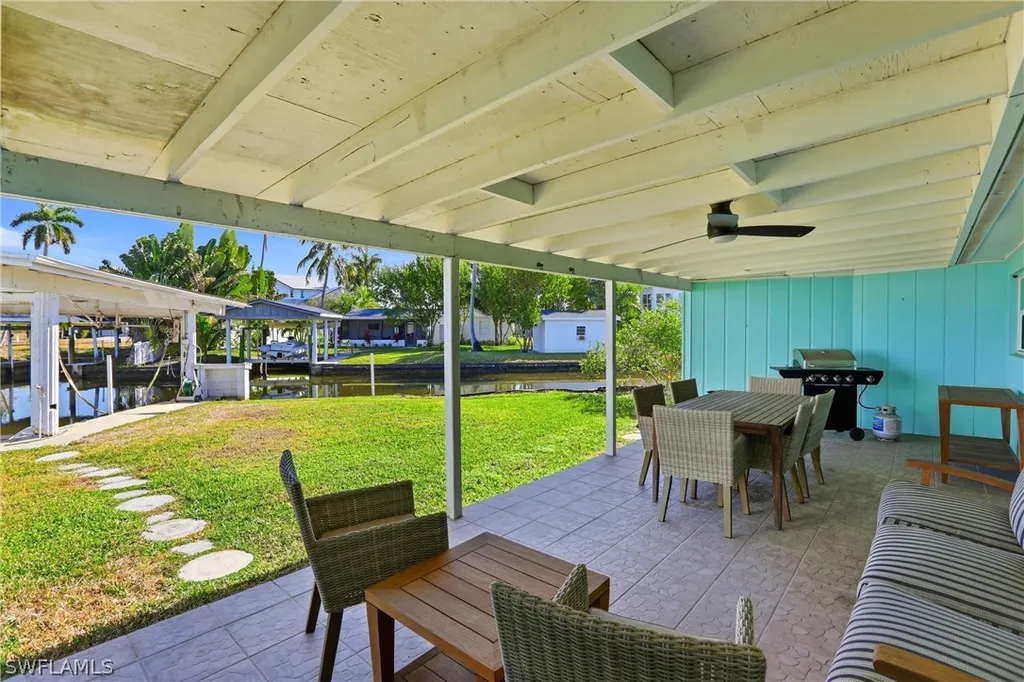 1159 Holiday Lane E Naples FL 34104