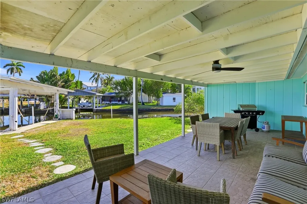 1159 Holiday Lane E Naples FL 34104