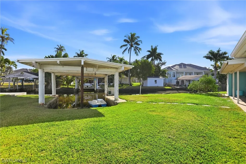 1159 Holiday Lane E Naples FL 34104