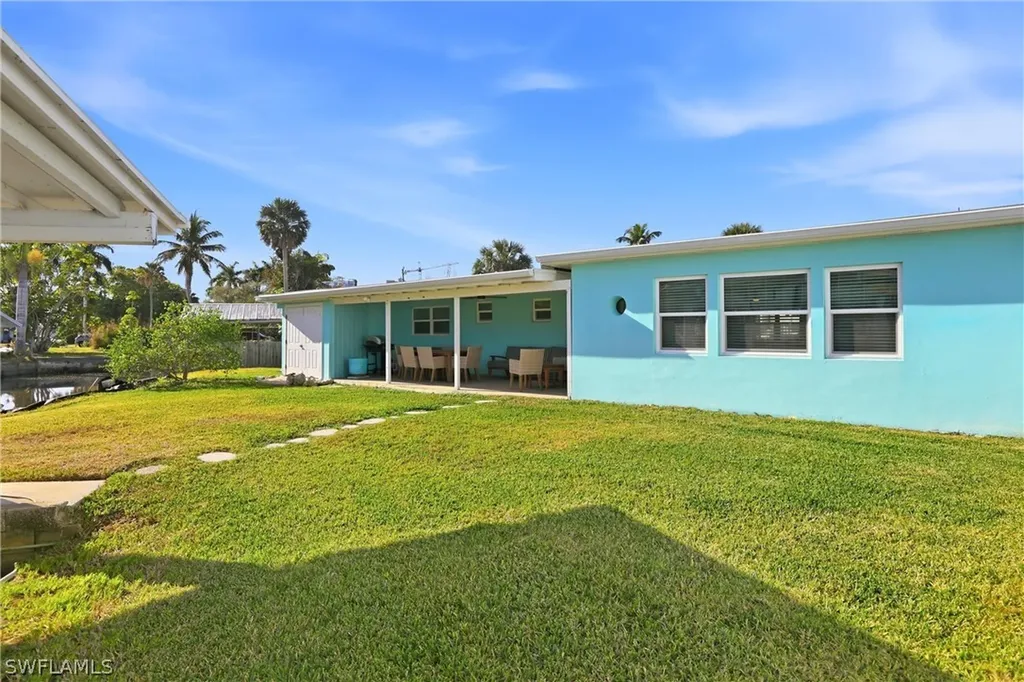 1159 Holiday Lane E Naples FL 34104