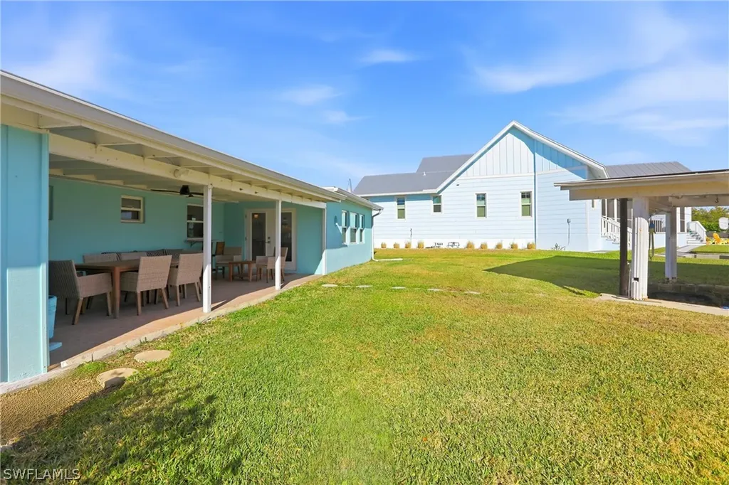 1159 Holiday Lane E Naples FL 34104