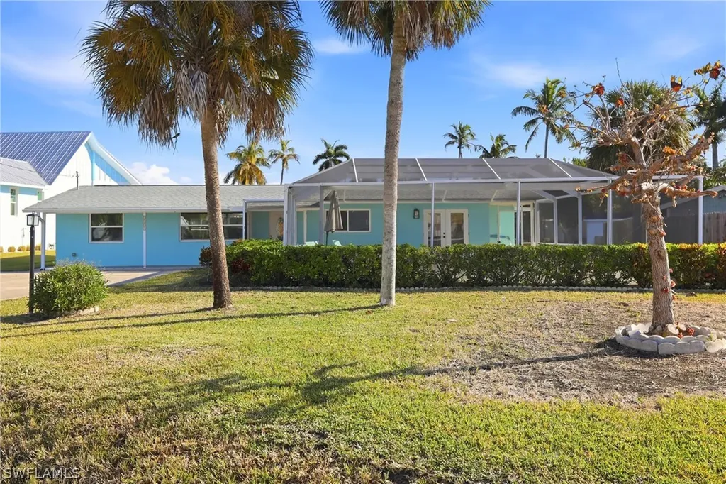 1159 Holiday Lane E Naples FL 34104