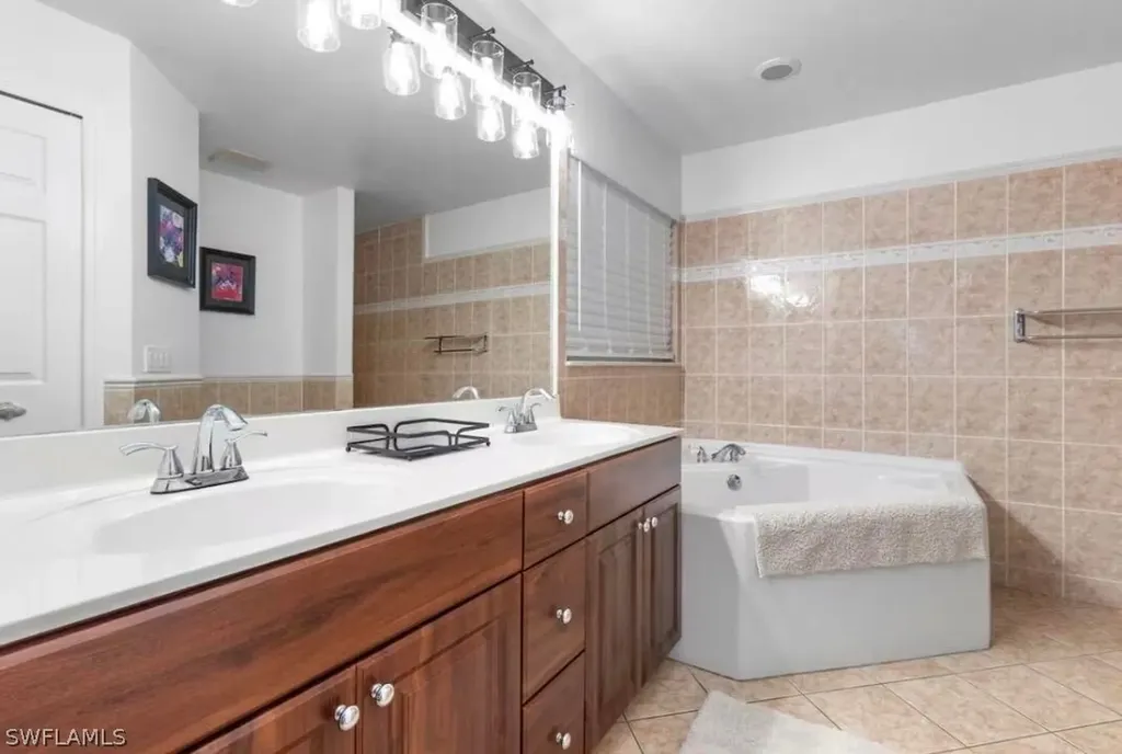 5701 Riverside Drive Cape Coral FL 33904