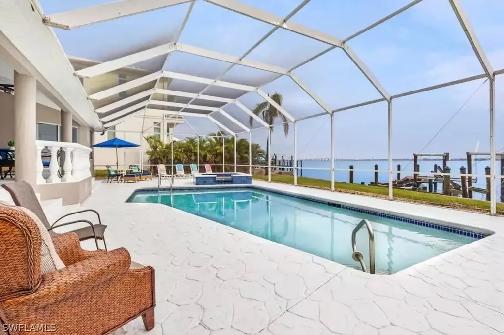 5701 Riverside Drive Cape Coral FL 33904