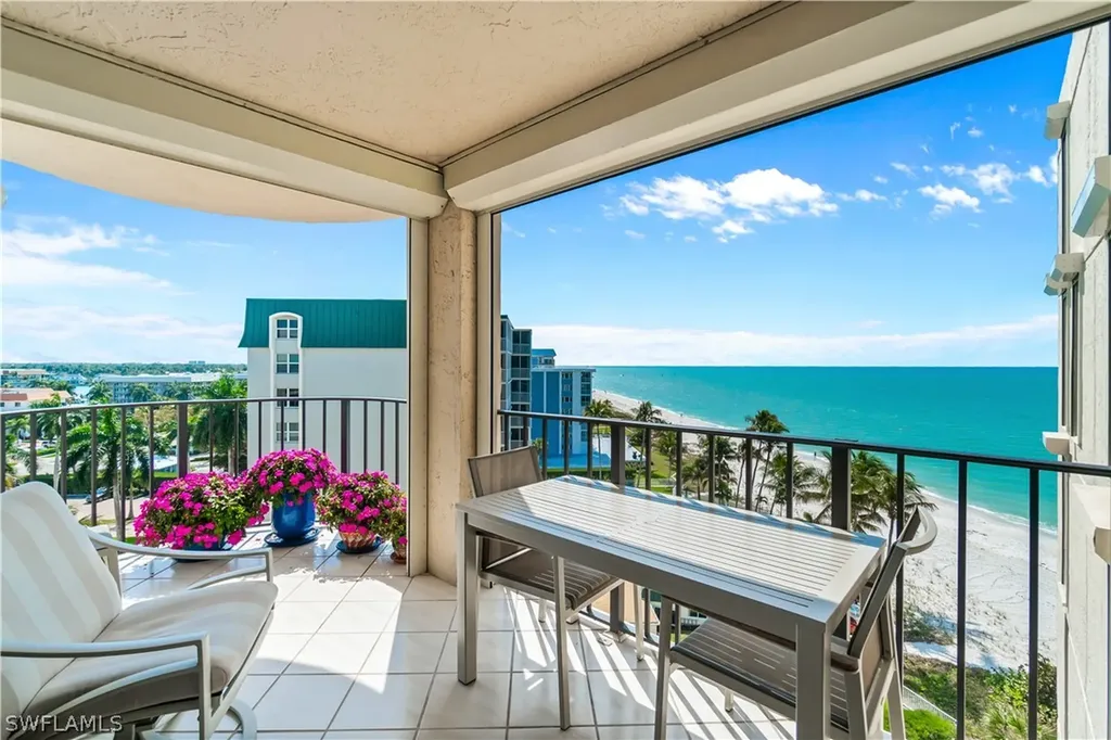 Naples FL, 3115 Gulf Shore Boulevard N, Unit 704S