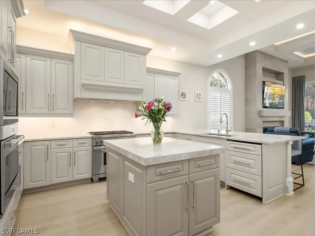 2822 Capistrano Way Naples FL 34105