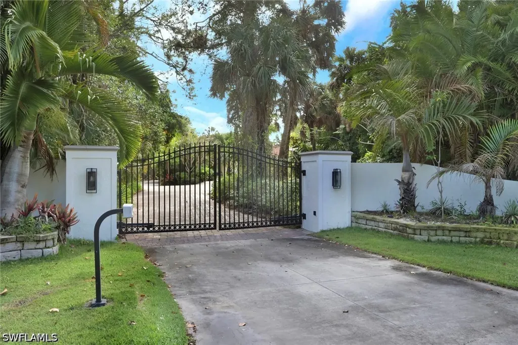 730 5th Street NW Naples FL 34120