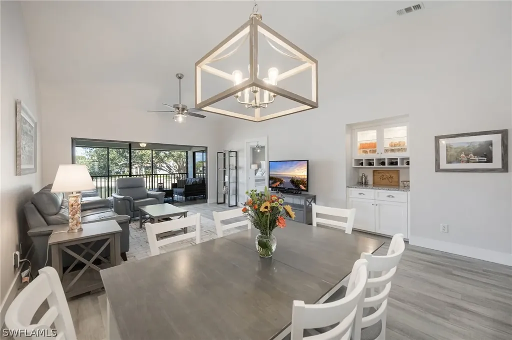 Naples FL, 525 Lake Louise Circle, Unit 202