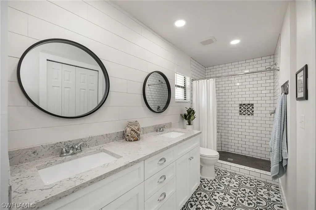 525 Lake Louise Circle Naples FL 34110