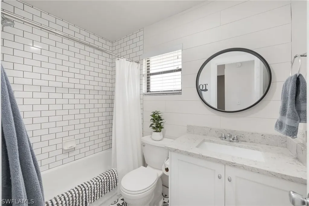 525 Lake Louise Circle Naples FL 34110