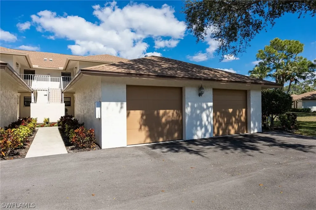 525 Lake Louise Circle Naples FL 34110