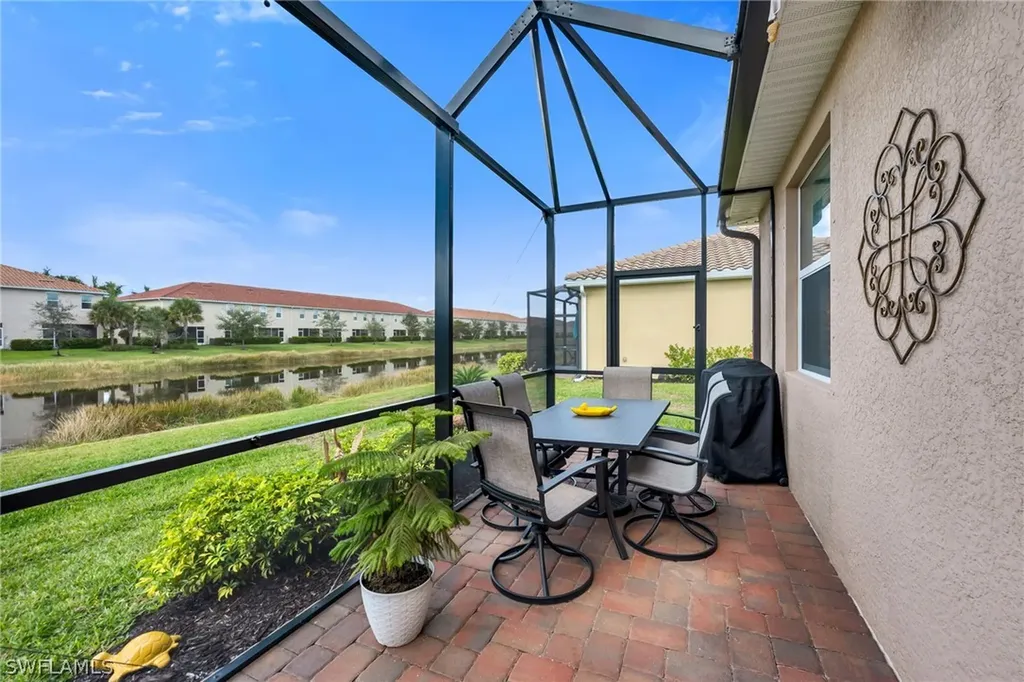 2543 Vine Avenue Naples FL 34120