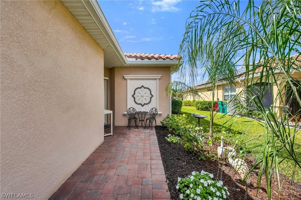 2543 Vine Avenue Naples FL 34120