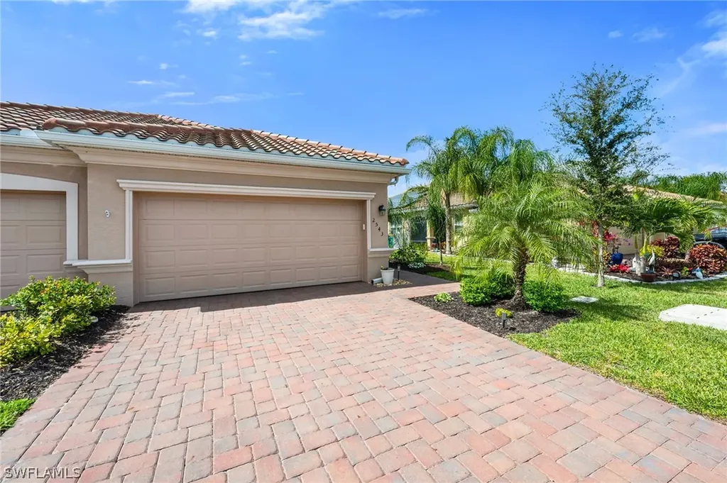 2543 Vine Avenue Naples FL 34120