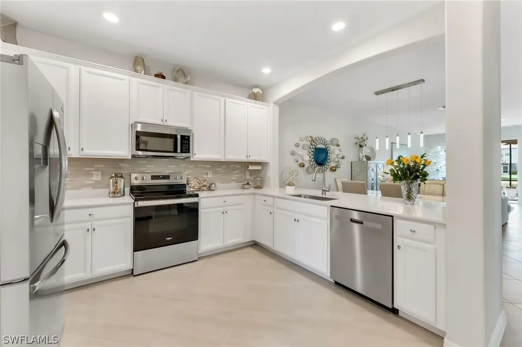 2543 Vine Avenue Naples FL 34120