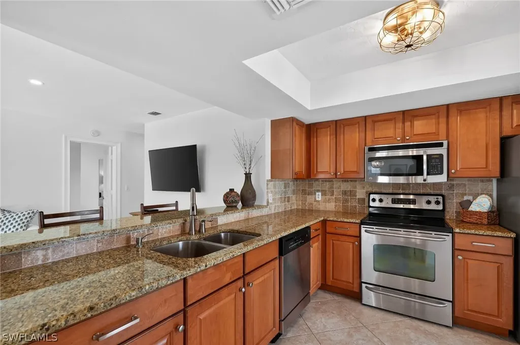 523 Club Side Drive Naples FL 34110