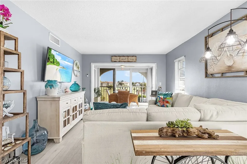 53 High Point Circle W Naples FL 34103