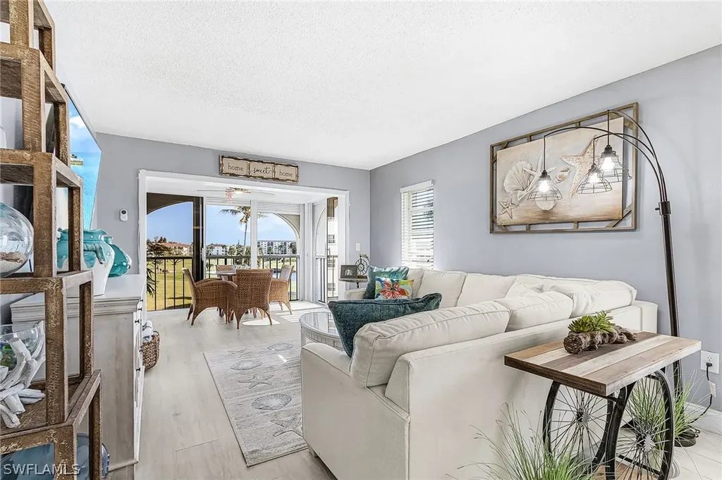 53 High Point Circle W Naples FL 34103