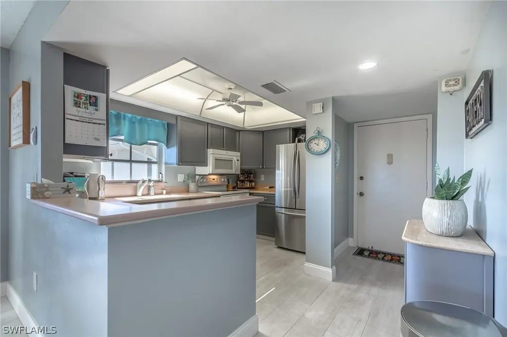 53 High Point Circle W Naples FL 34103