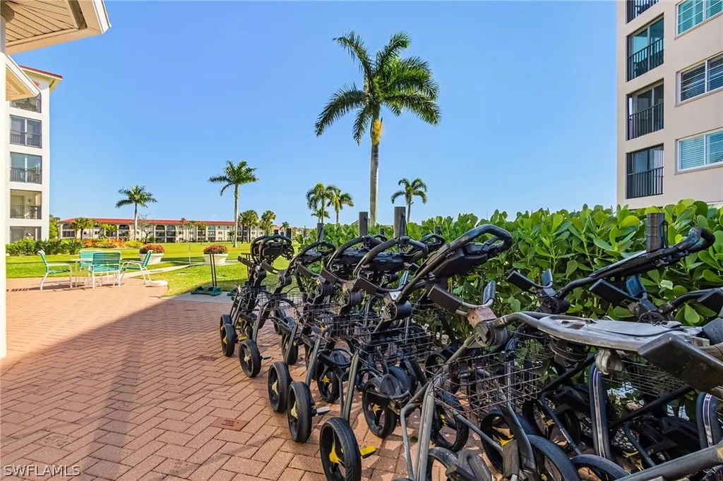53 High Point Circle W Naples FL 34103