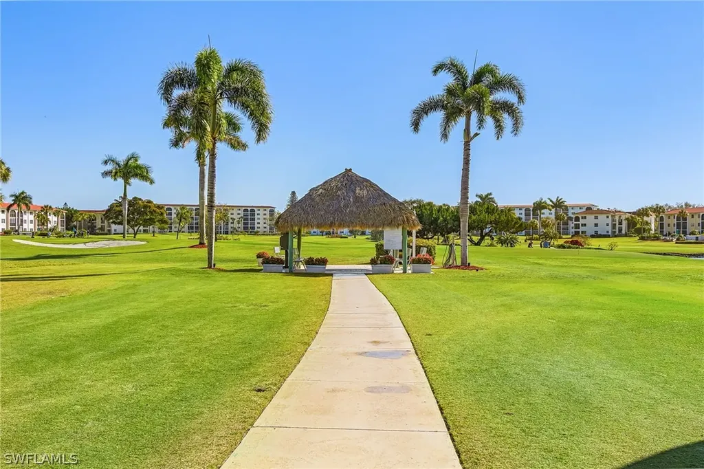 53 High Point Circle W Naples FL 34103