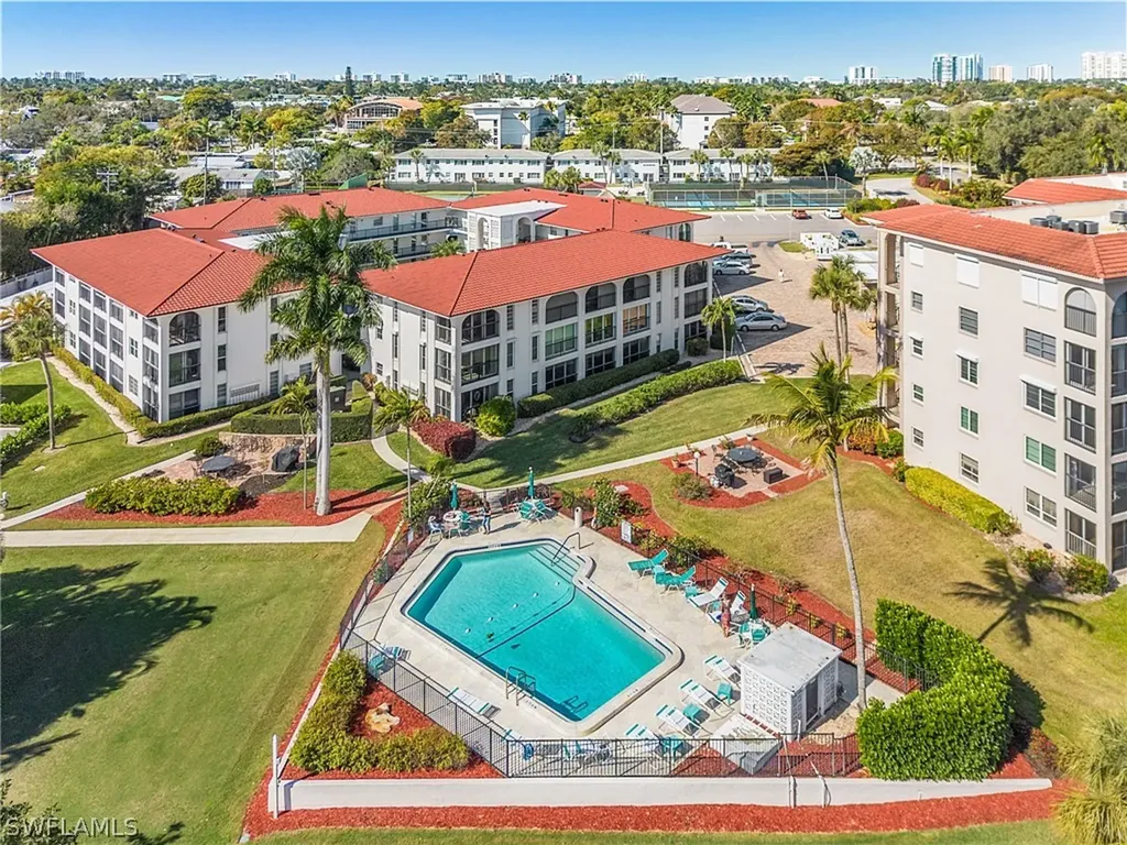 53 High Point Circle W Naples FL 34103