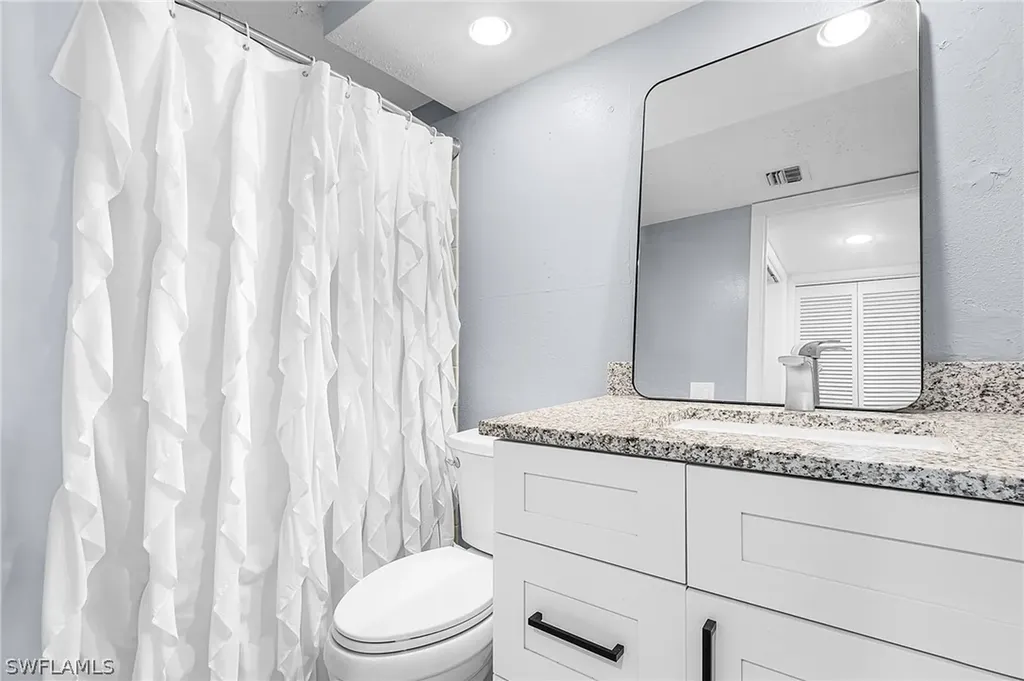 53 High Point Circle W Naples FL 34103