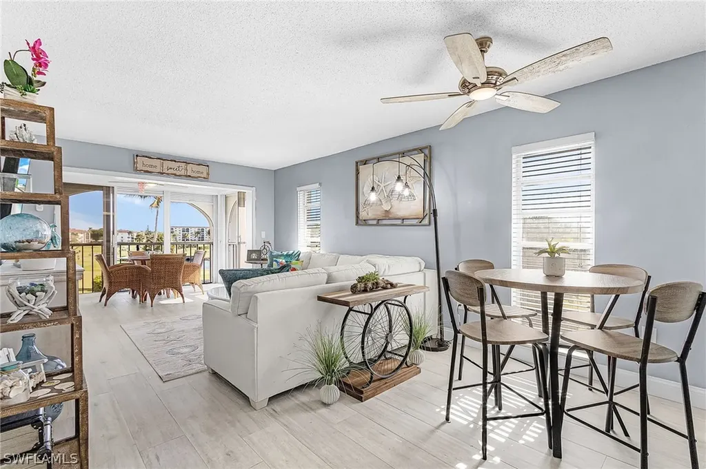 53 High Point Circle W Naples FL 34103