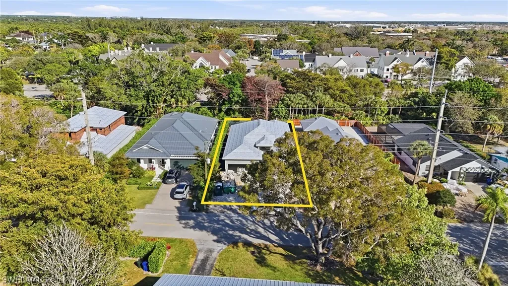 Naples FL, 1050 13TH Street N