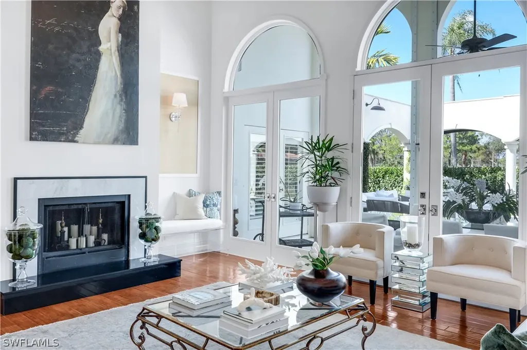 180 Edgemere Way S Naples FL 34105