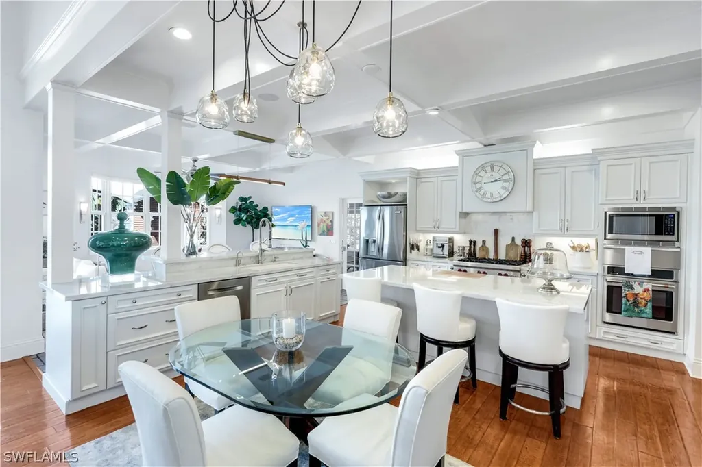 180 Edgemere Way S Naples FL 34105