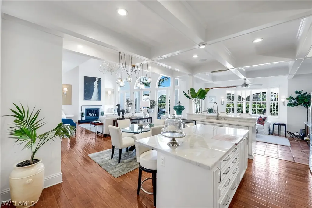 180 Edgemere Way S Naples FL 34105