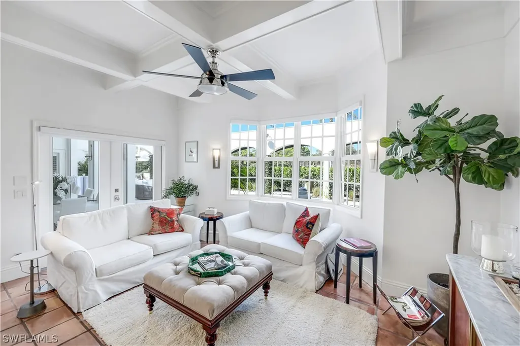 180 Edgemere Way S Naples FL 34105
