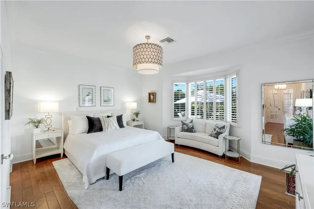 180 Edgemere Way S Naples FL 34105