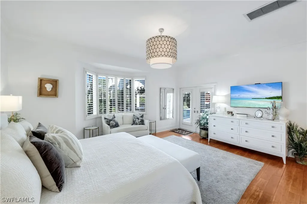 180 Edgemere Way S Naples FL 34105