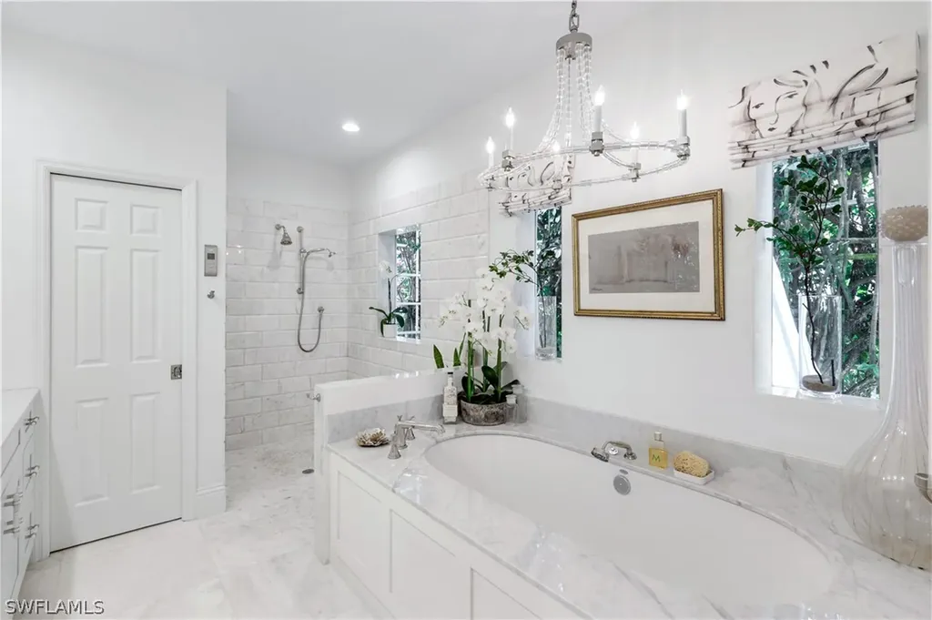 180 Edgemere Way S Naples FL 34105