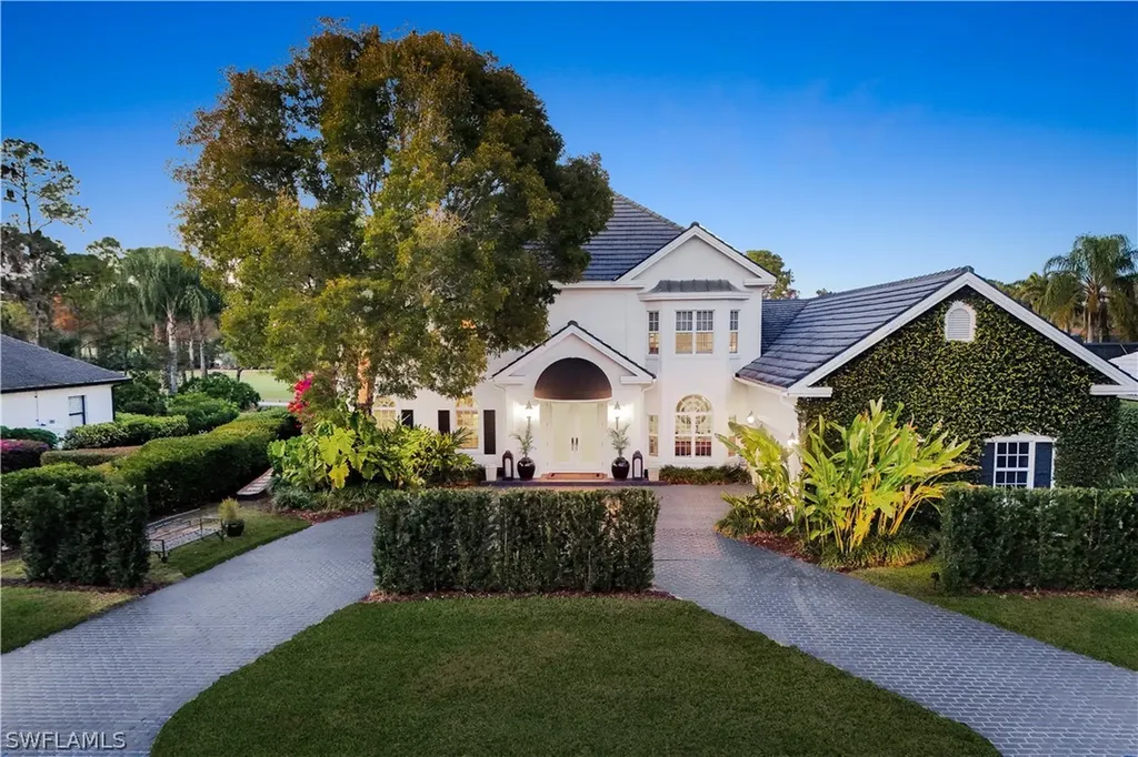 180 Edgemere Way S Naples FL 34105