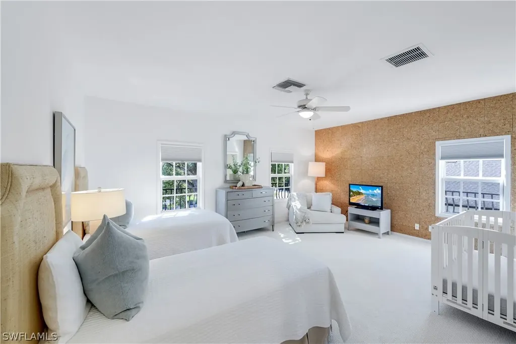 180 Edgemere Way S Naples FL 34105