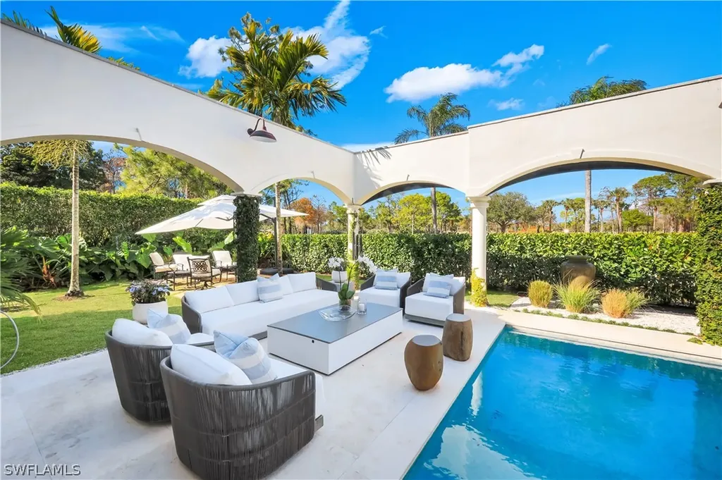 180 Edgemere Way S Naples FL 34105