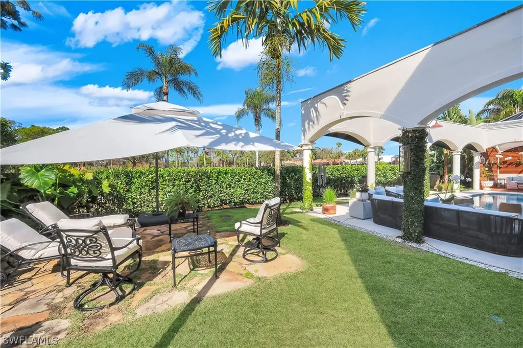180 Edgemere Way S Naples FL 34105