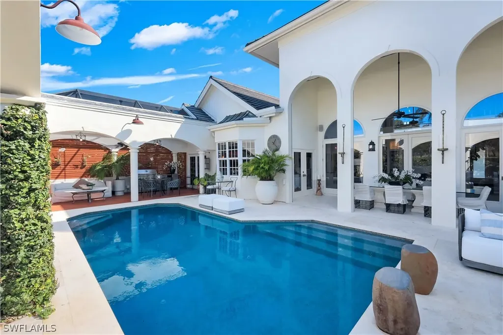 180 Edgemere Way S Naples FL 34105
