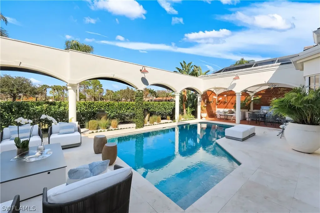 180 Edgemere Way S Naples FL 34105