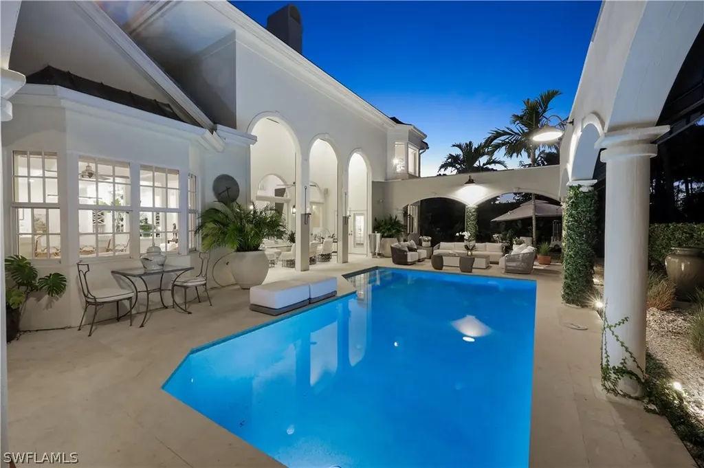 180 Edgemere Way S Naples FL 34105