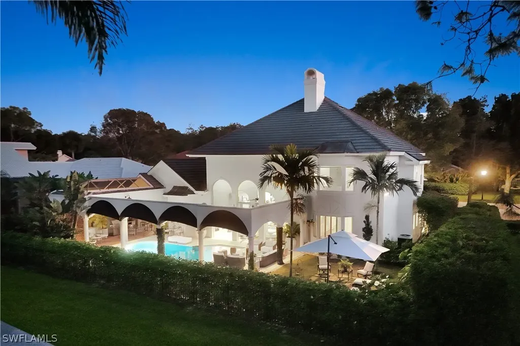 180 Edgemere Way S Naples FL 34105